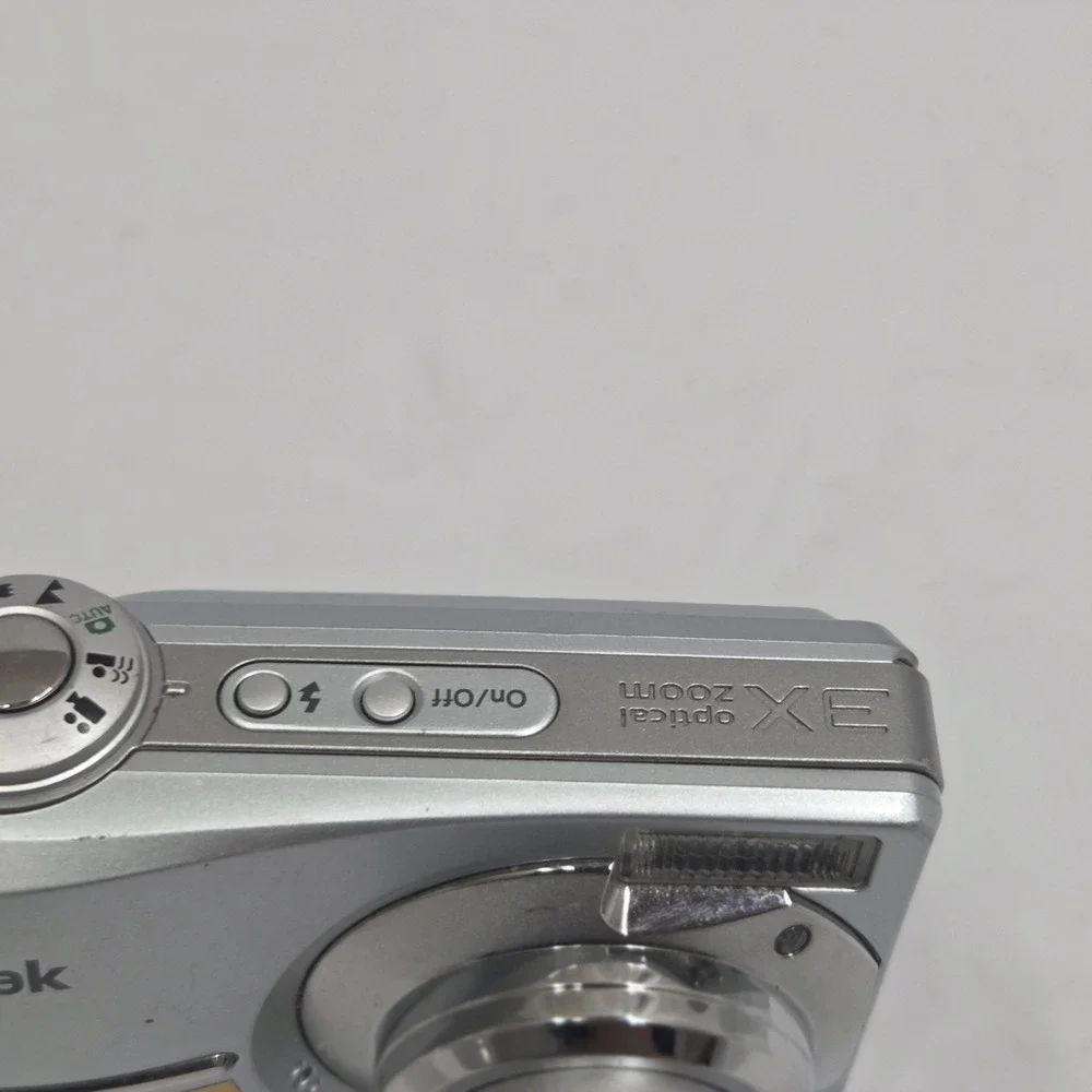 Kodak EasyShare C913 9.2MP Digital Camera Silver 3x Optical Zoom Blur Reduction
